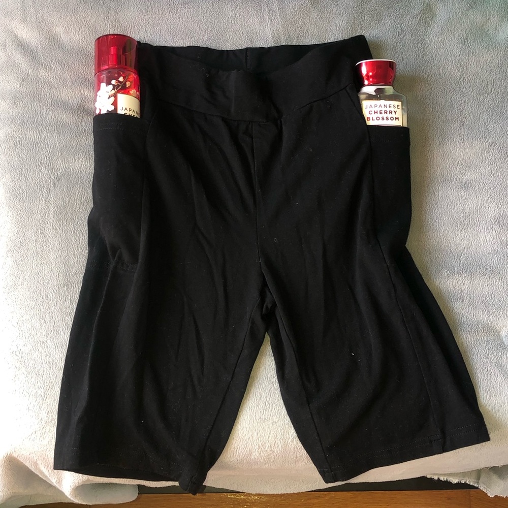LEGGINGS SHORTS WITH POCKETS